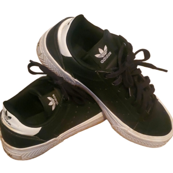 Adidas shoes - Picture 1 of 3